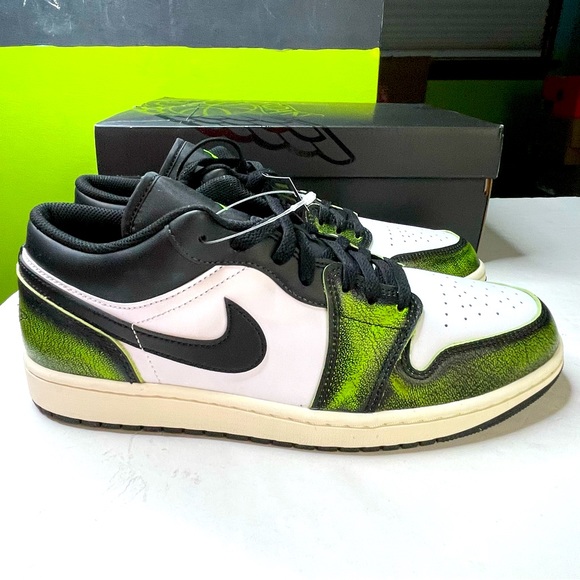 Air Jordan Low SE Mens Size Sneakers Black Electric Green